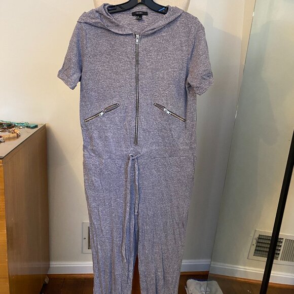 Forever 21 Grey Short-Sleeve Jumpsuit - Picture 2 of 5